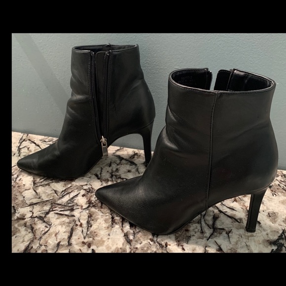 Black ankle boots with heel - Picture 2 of 5